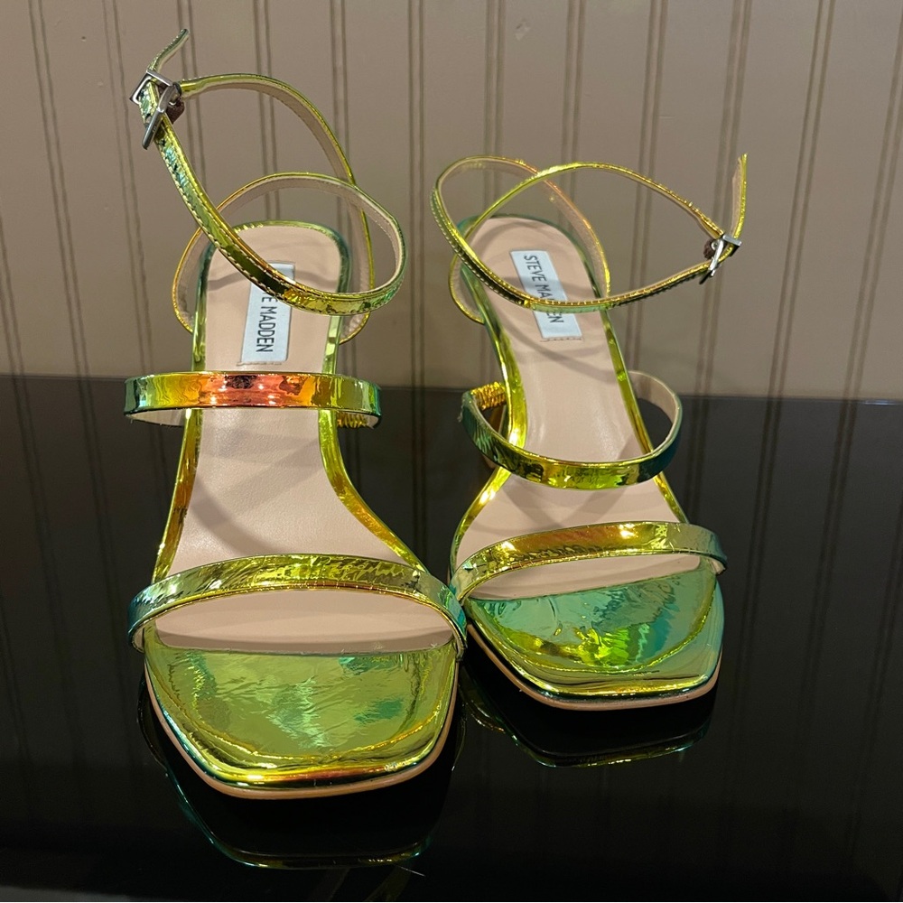 Steve Madden Scorpius Iridescent Green Yellow Ankle Strap Block Sculpted Heels - Picture 2 of 6